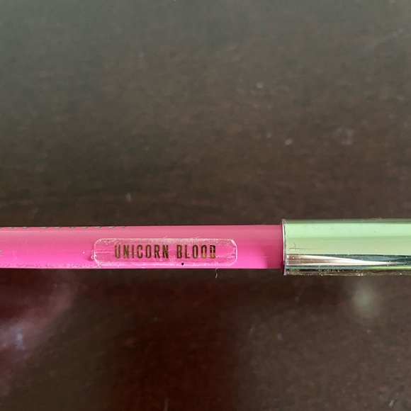 Jeffree Star UNICORN BLOOD Lip Liner - Picture 3 of 3